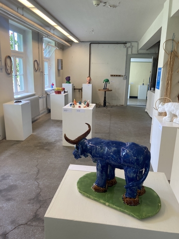 Verschiedene Aufnahmen aus mehreren Positionen von der Ausstellungshalle.