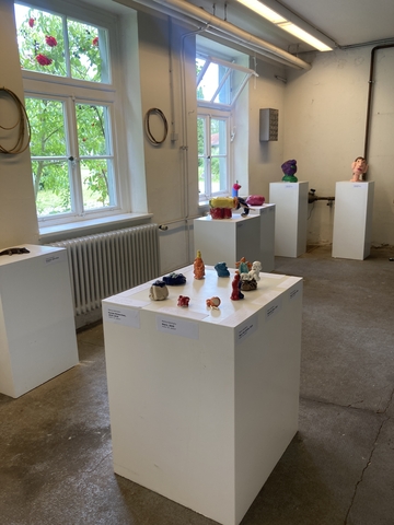 Verschiedene Aufnahmen aus mehreren Positionen von der Ausstellungshalle.