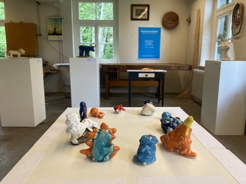 Verschiedene Aufnahmen aus mehreren Positionen von der Ausstellungshalle.
