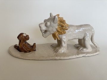 Verschiedene Kunstobjekte aus der Abschlussausstellung der Kunsttherapie Juni 2026.