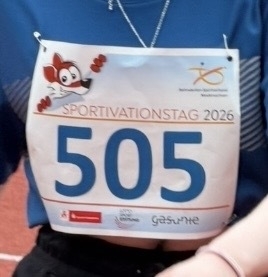 Aus nächster Nähe ist die Startnummer 505 zu sehen.