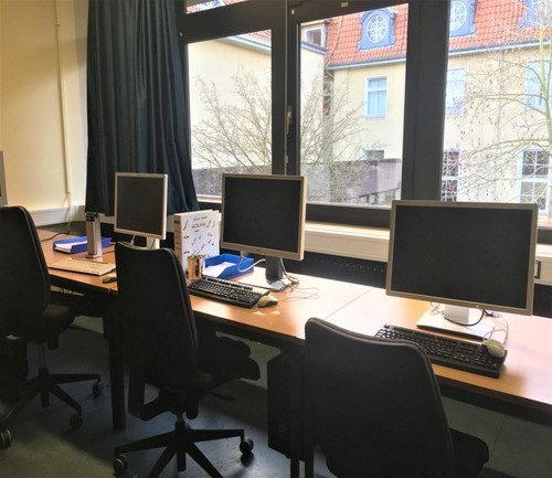 Arbeitsplatz in der Sekundarstufe I - PC mit Braillezeile