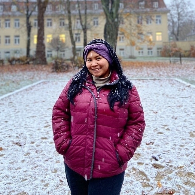 Hera, 23 Jahre aus Indonesien