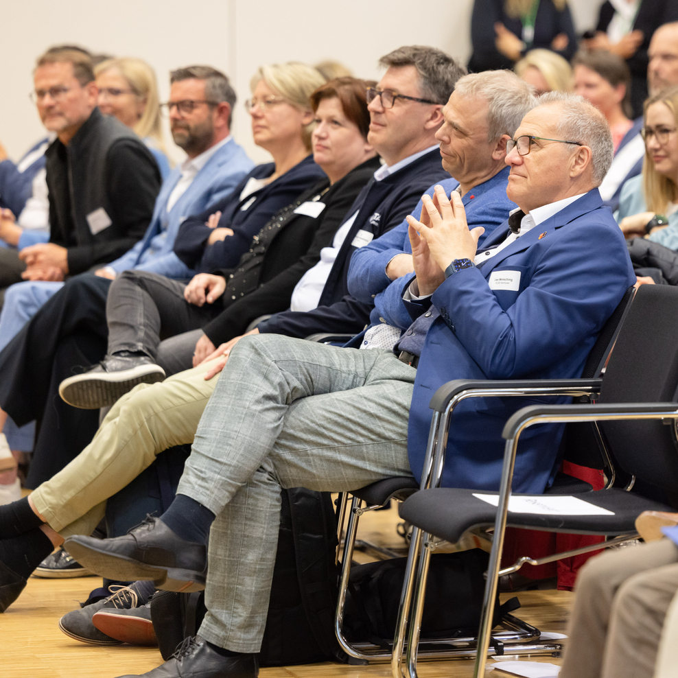 Publikum bei der Gütesiegel Übergabe