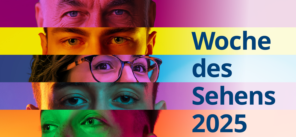Mehrere Ausschnitte auf denen nur die Augen zu sehen sind, wurden übereinander gestapelt. Jedes Augenpaar hat eine andere Farbe. Daneben steht: Woche des Sehens 2025.