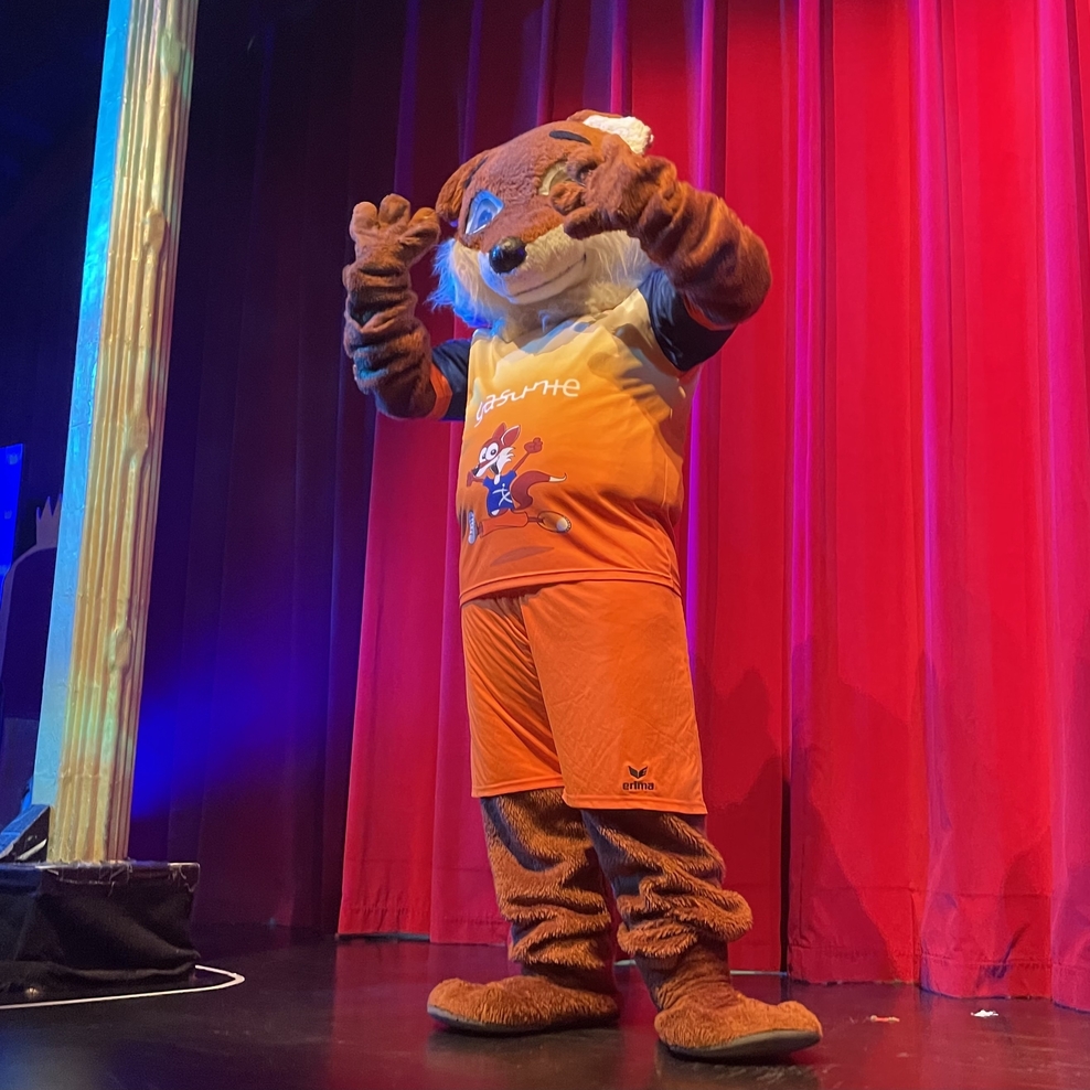 "Sporti" auf der Bühne des GOP´s